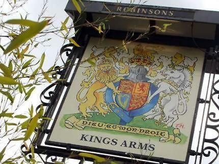 The Kings Arms Bed & Breakfast Уилмслоу Екстериор снимка