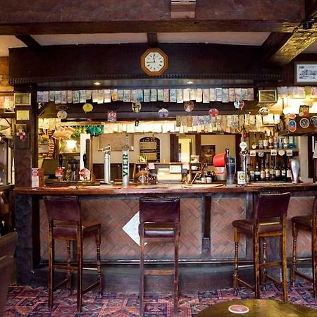 The Kings Arms Bed & Breakfast Уилмслоу Екстериор снимка