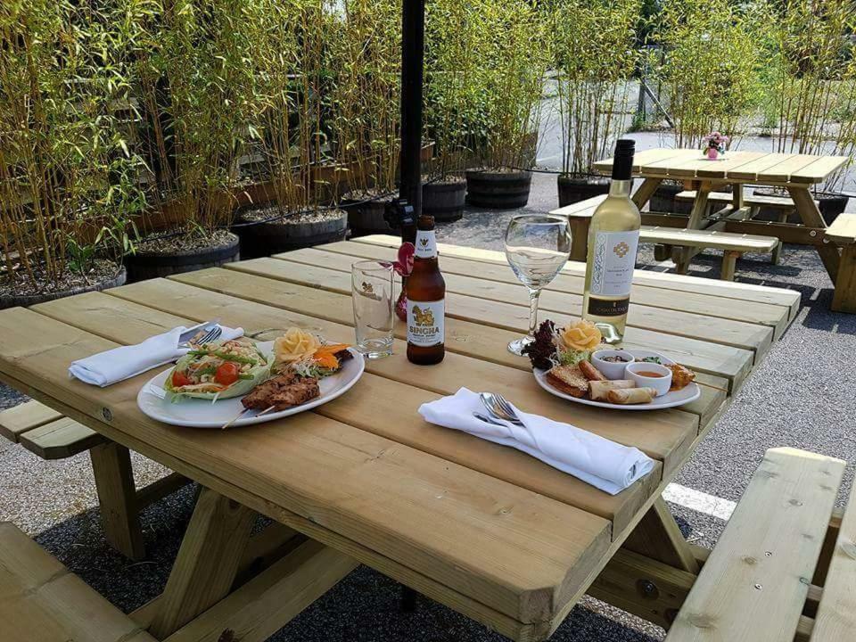 The Kings Arms Bed & Breakfast Уилмслоу Екстериор снимка